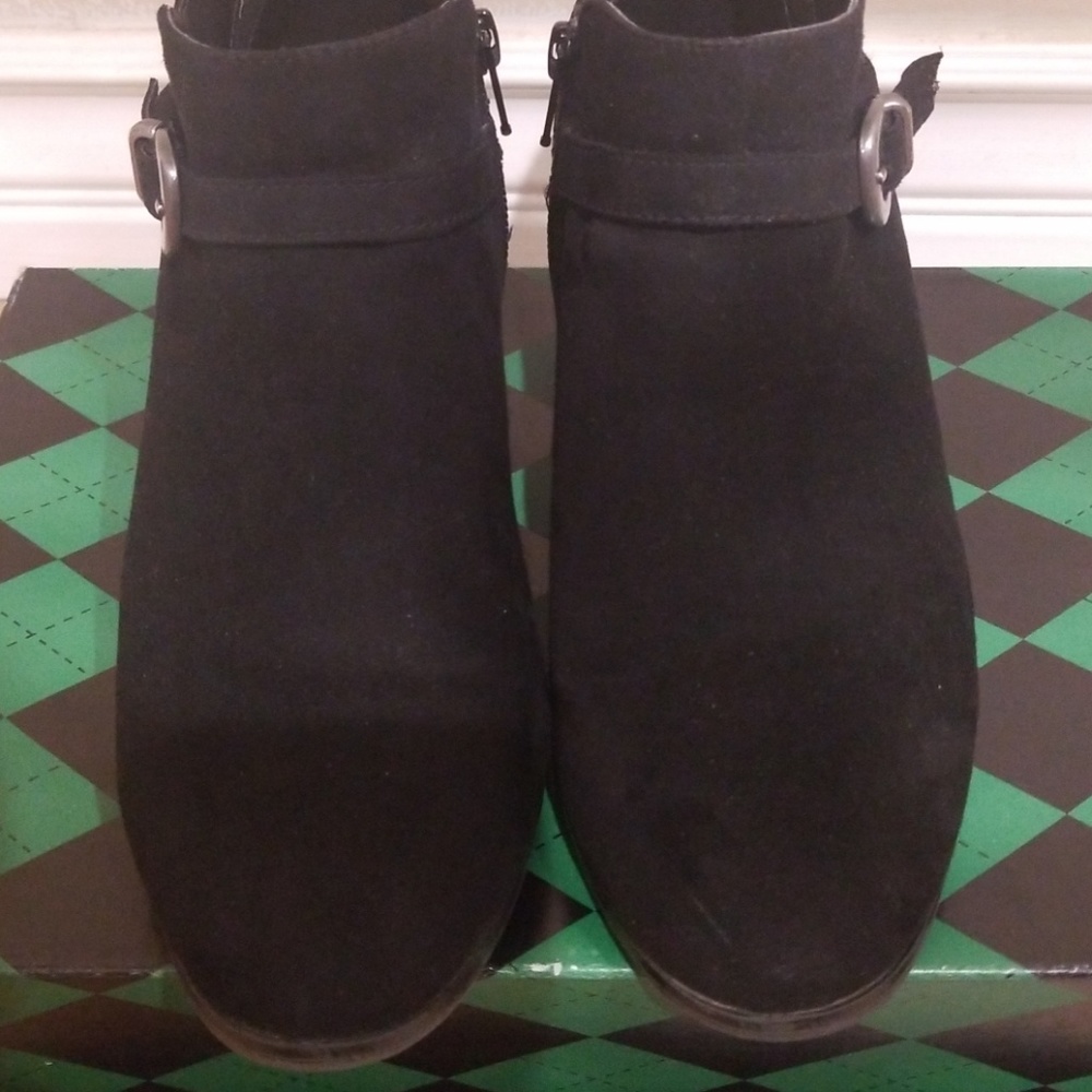 • Black Booties • - Picture 3 of 4